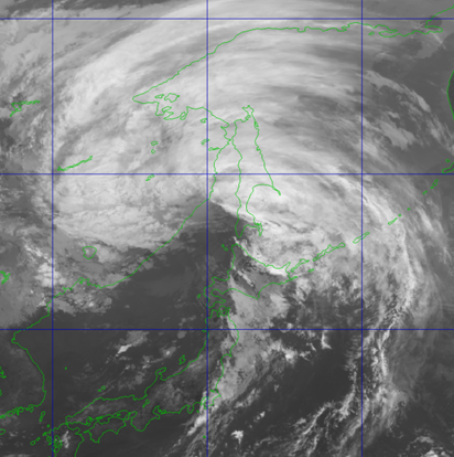 衰弱期の台風の衛星画像1