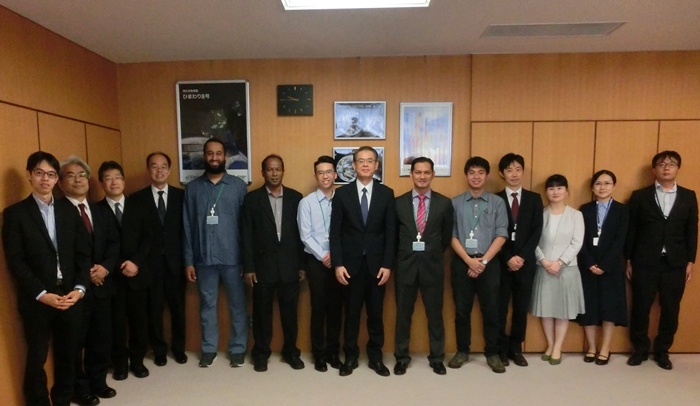 Courtesy visit to JMA Director-General Dr. Toshihiko Hashida with Tokyo Typhoon Center staff (17 October 2018, Director-General's office)