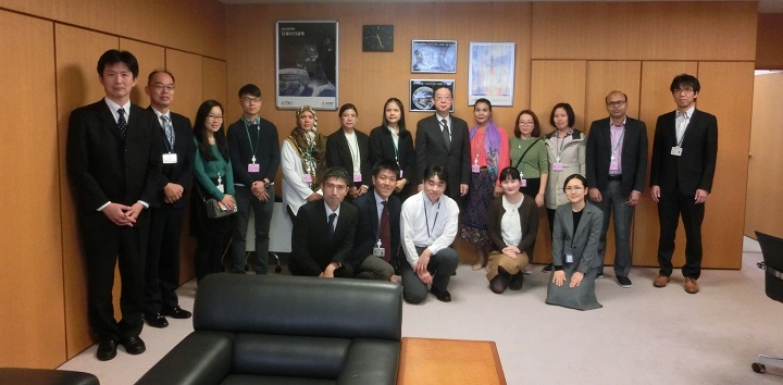 Courtesy visit to JMA Director-General Mr. SEKITA Yasuo with Tokyo Typhoon Center staff (18 November 2019, Director-General's office)