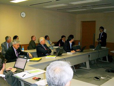 Participants discussing at the meeting (7 April 2008)