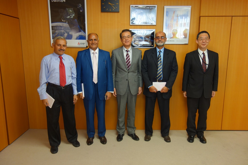 Courtesy visit to Dr. Hashida and tour