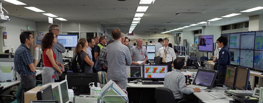 Visit to the forecast/earthquake operation centers at Osaka Regional Headquarters