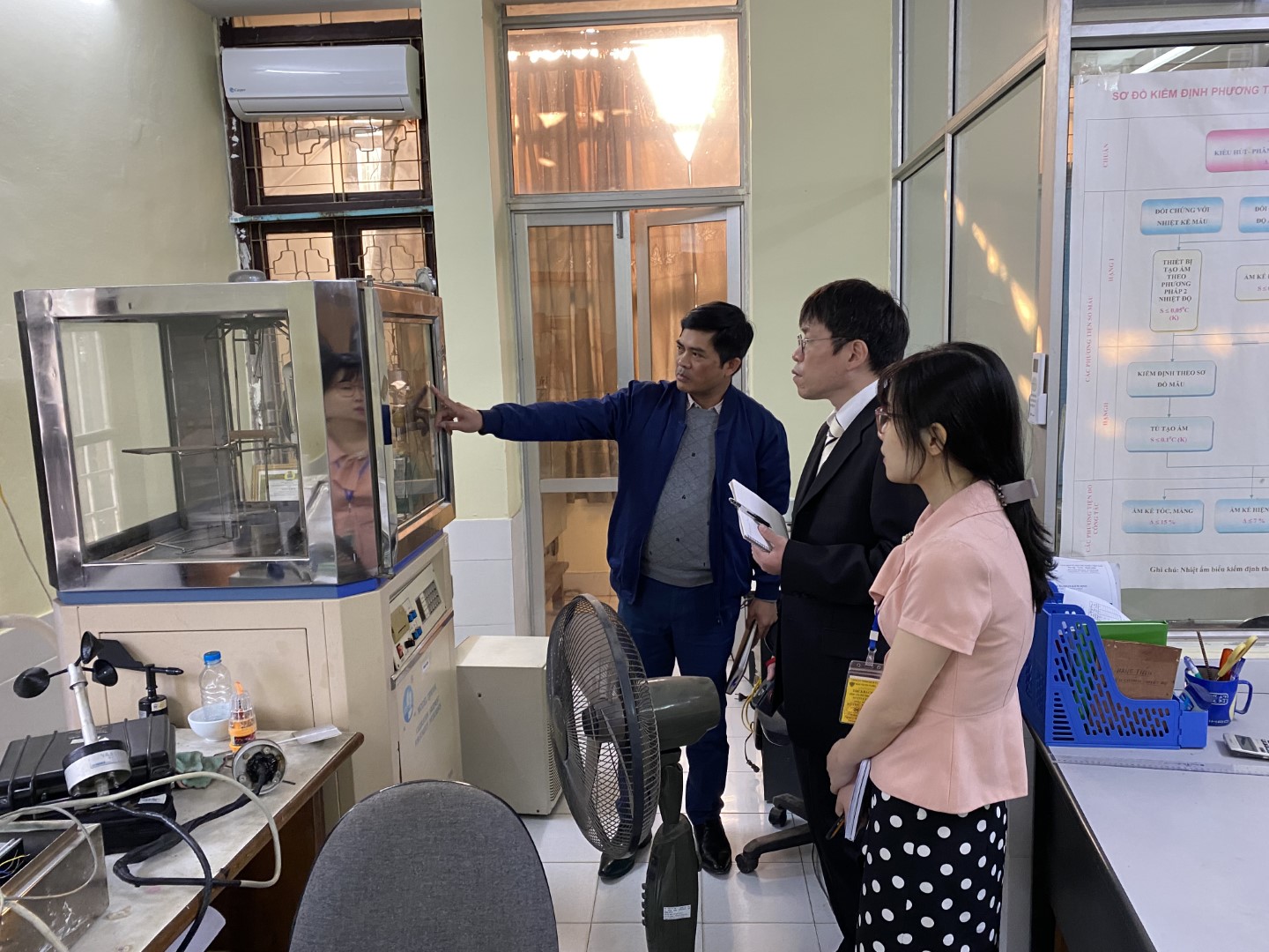Visit to the VNMHA calibration laboratory